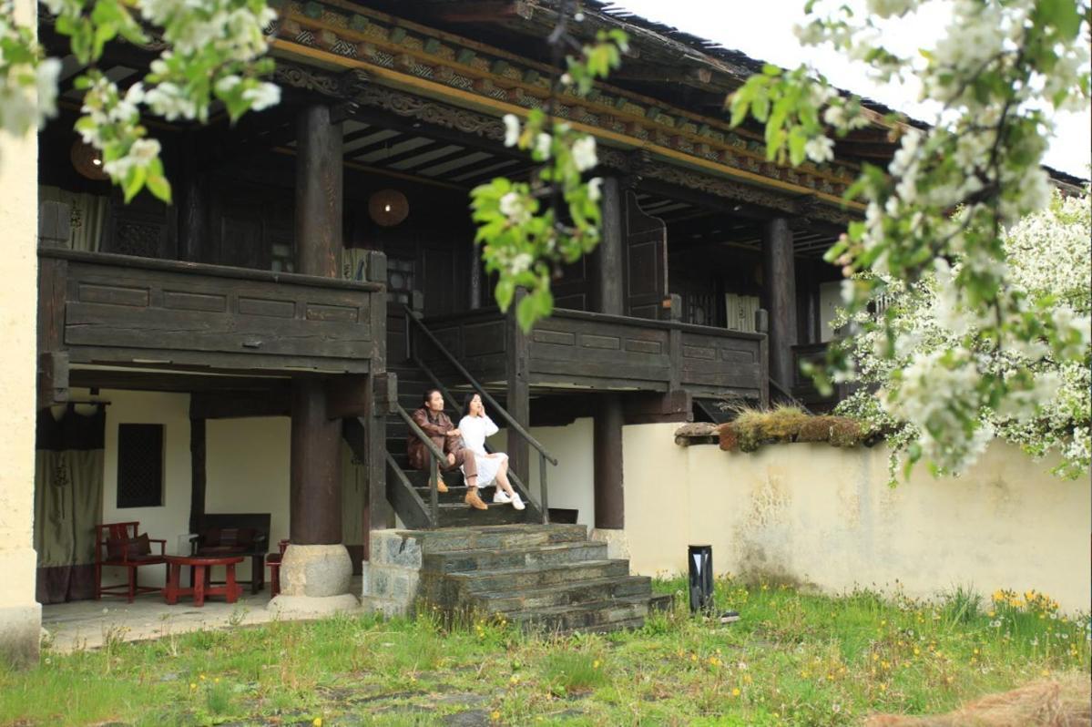 Banyan Tree Ringha Hotel Shangri-La Bagian luar foto